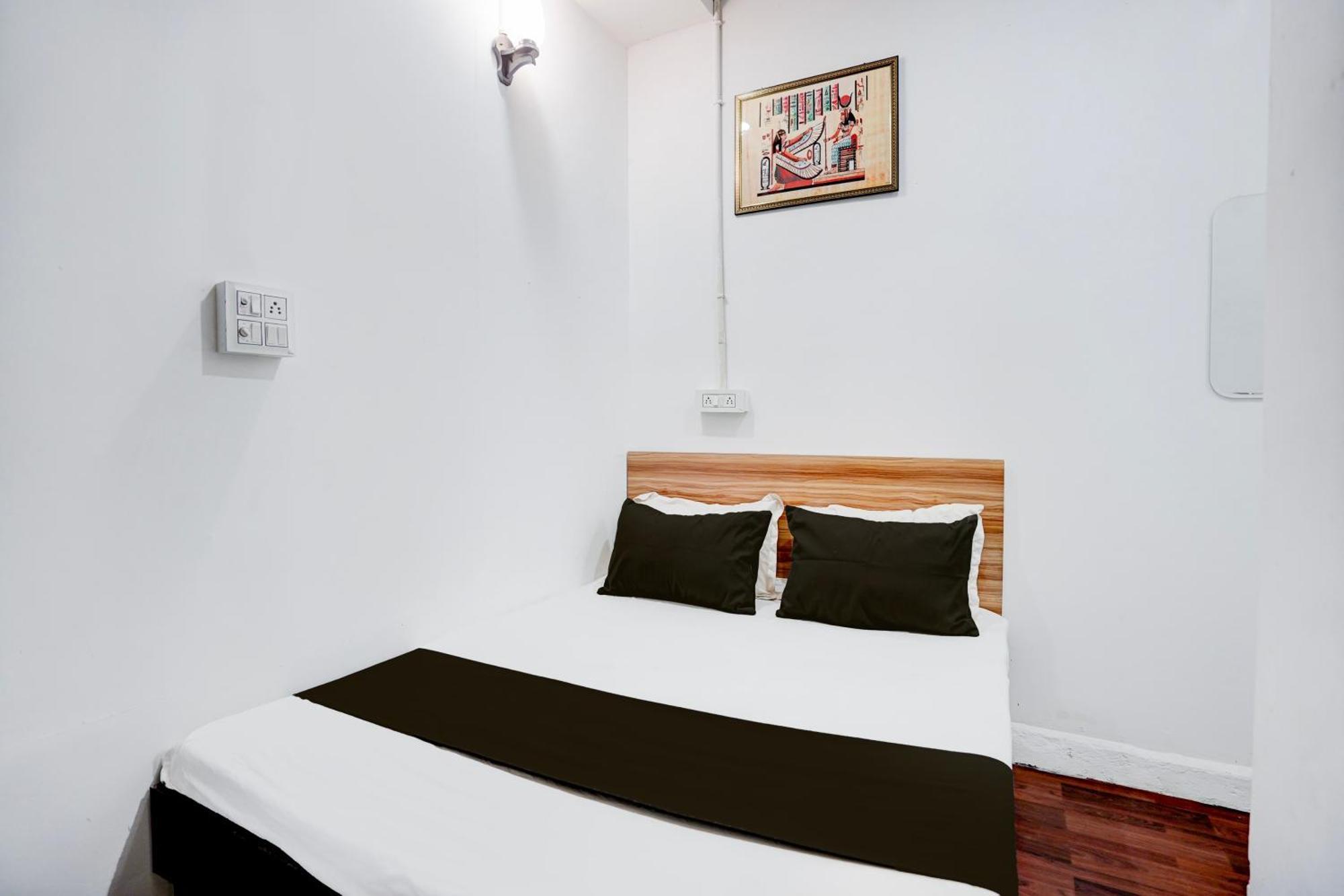 Hotel O Le Empire Stay House Нью-Дели Экстерьер фото