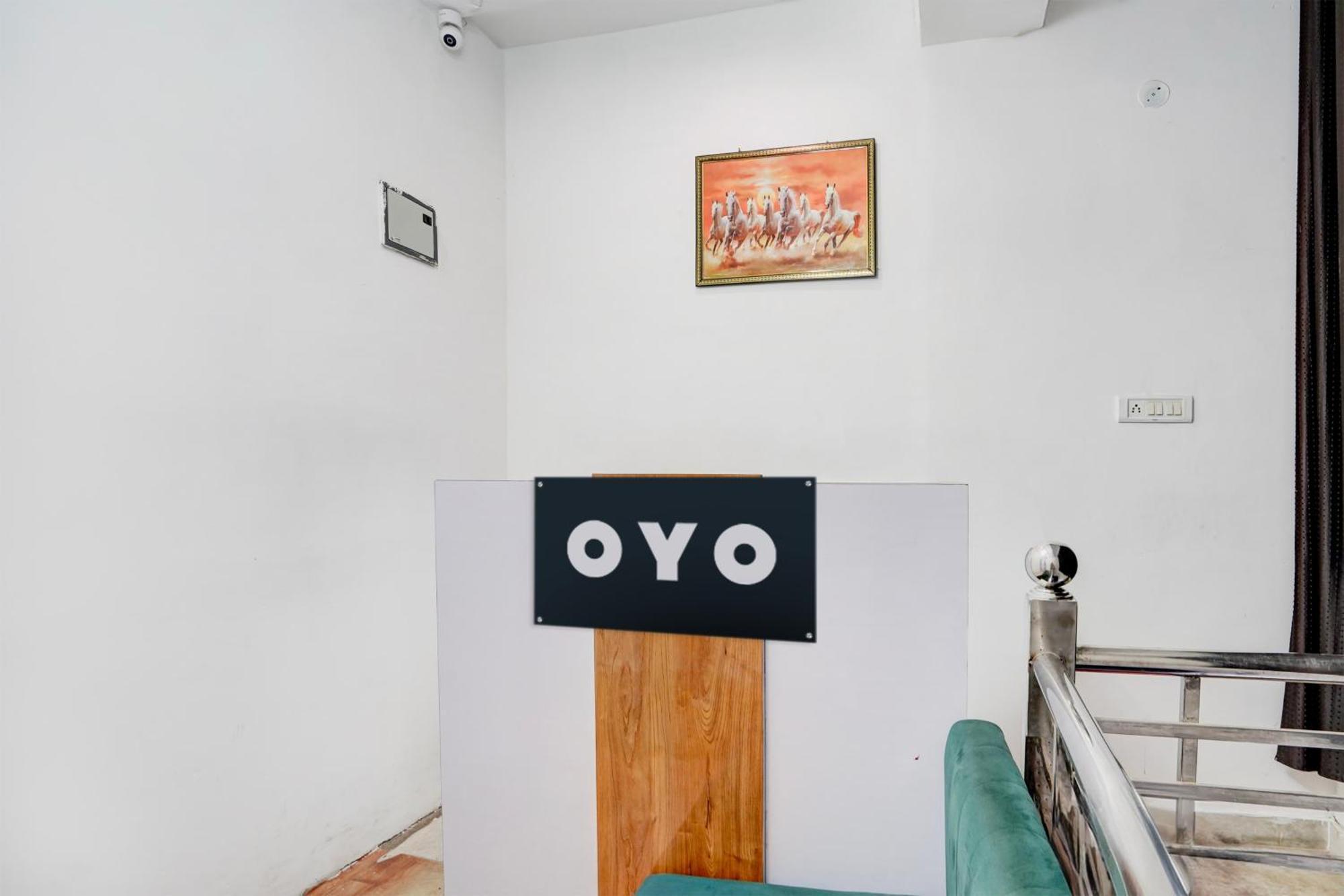 Hotel O Le Empire Stay House Нью-Дели Экстерьер фото