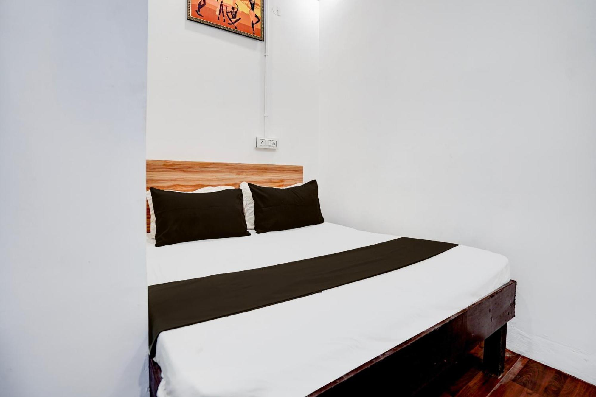 Hotel O Le Empire Stay House Нью-Дели Экстерьер фото