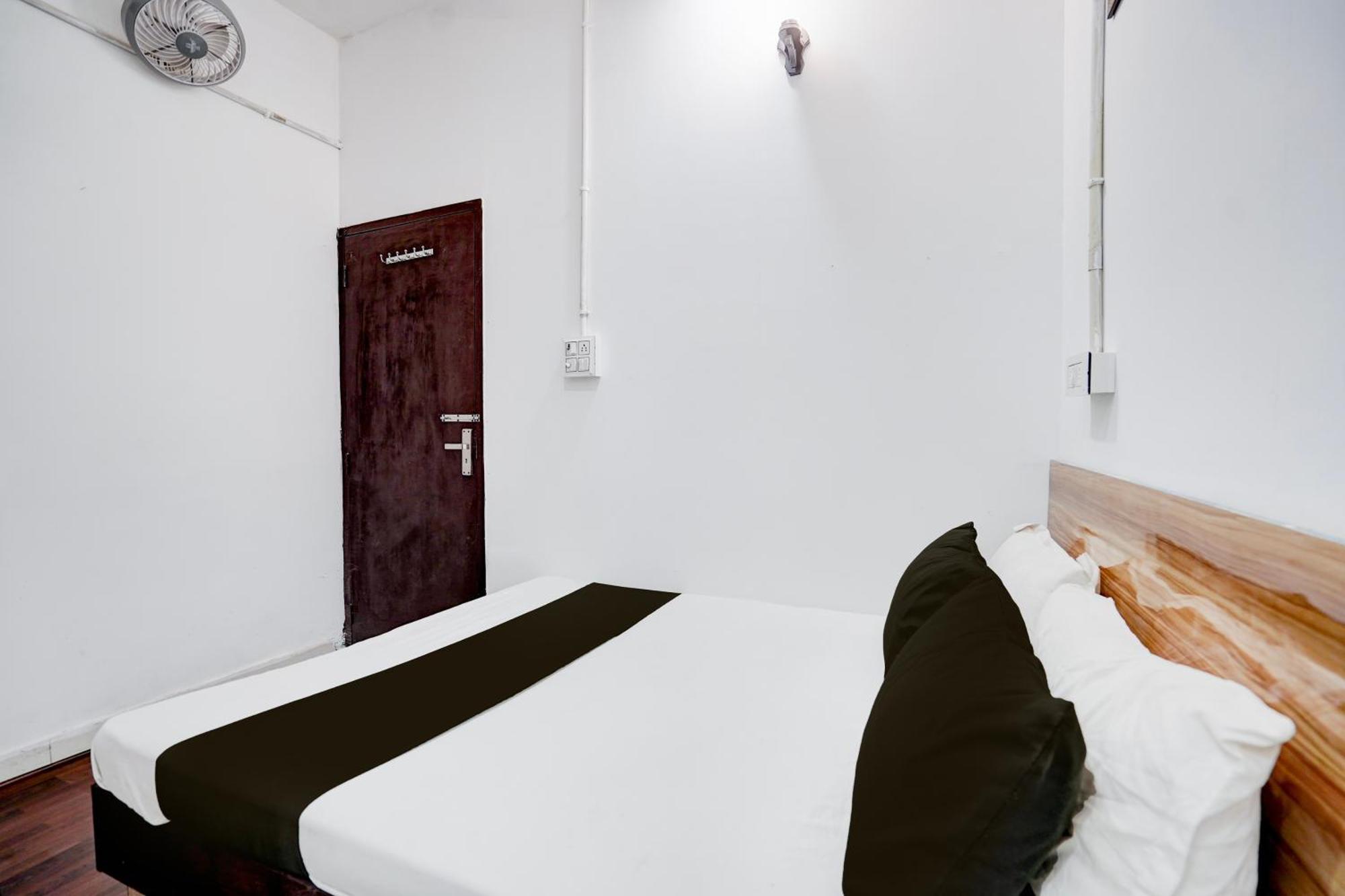 Hotel O Le Empire Stay House Нью-Дели Экстерьер фото