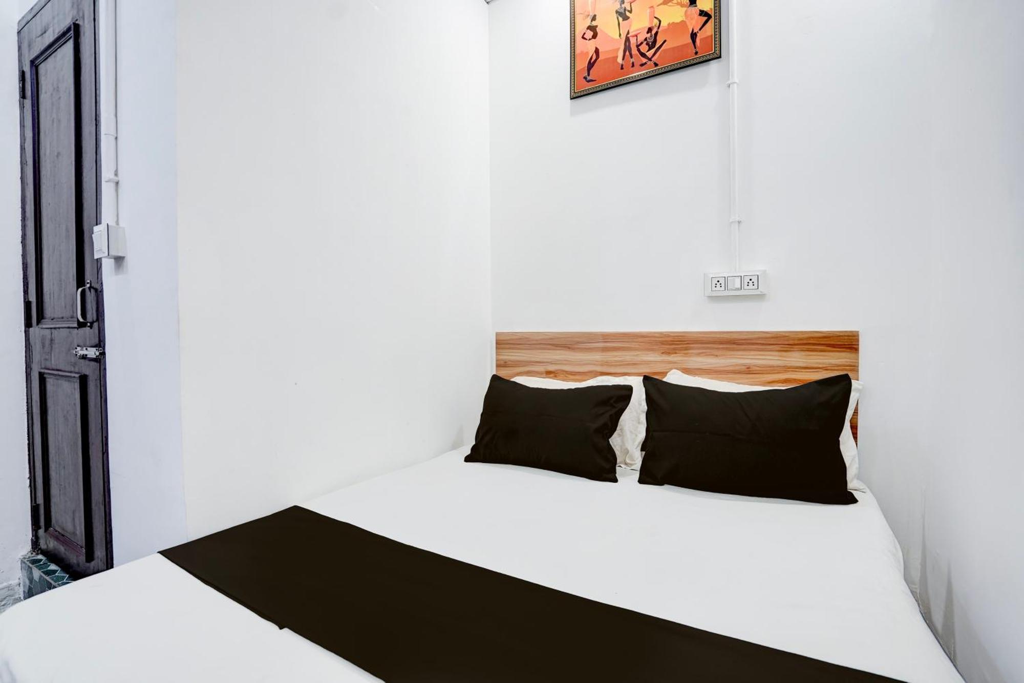 Hotel O Le Empire Stay House Нью-Дели Экстерьер фото