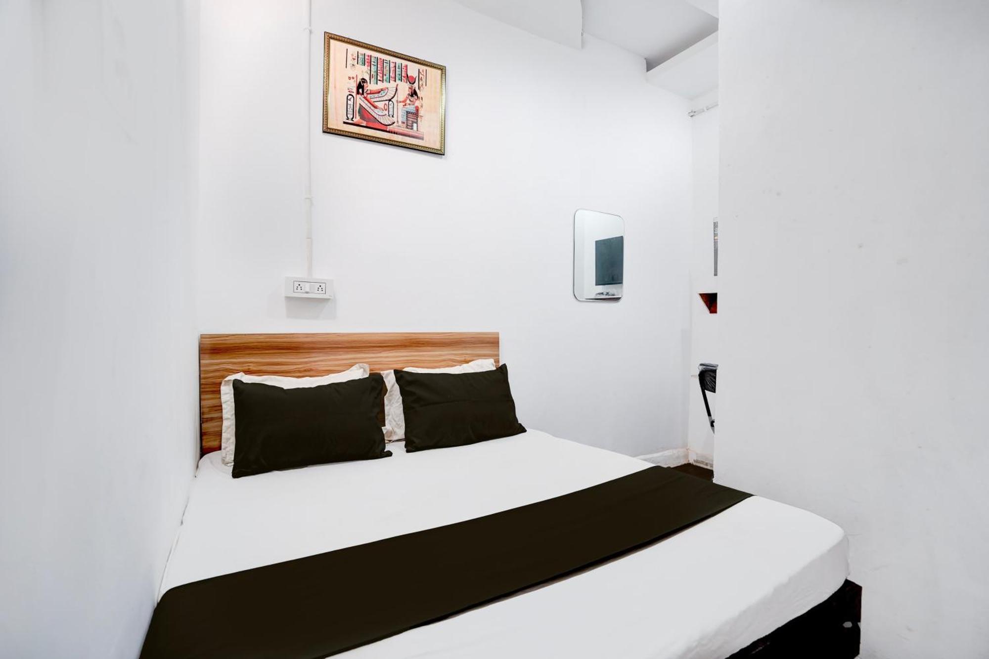 Hotel O Le Empire Stay House Нью-Дели Экстерьер фото
